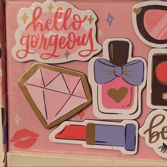 New in box Set of 7 fashionista magnets makeup - Picture 3 of 4